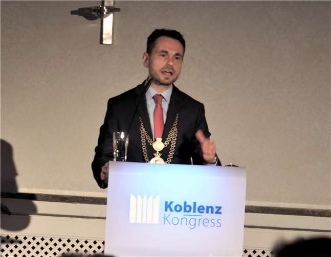 Oberbürgermeister David Langner während seiner Rede.