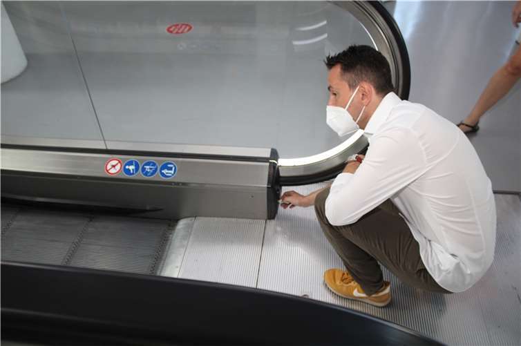 Oberbürgermeister David Langner war auch für das Anschalten der Rolltreppen zuständig.ä Quelle: Stadt Koblenz