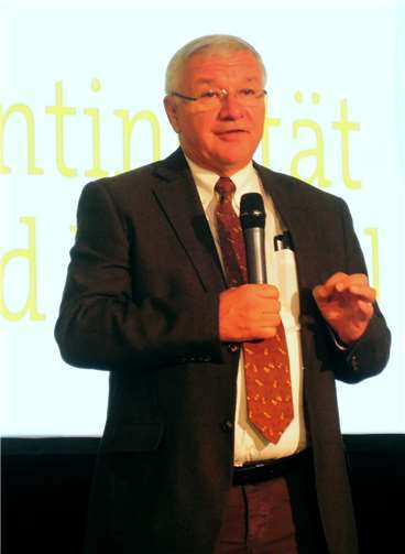 Oberbürgermeister Hofmann-Göttig stellte die Situation des Klinikums ganz ungeschminkt dar.