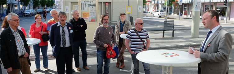 Oberbürgermeister Jan Einig begrüßte Anwohner, Geschäftsleute und Interessierte zum Baustellenfrühstück an der Marktstraße. Stadt Neuwied