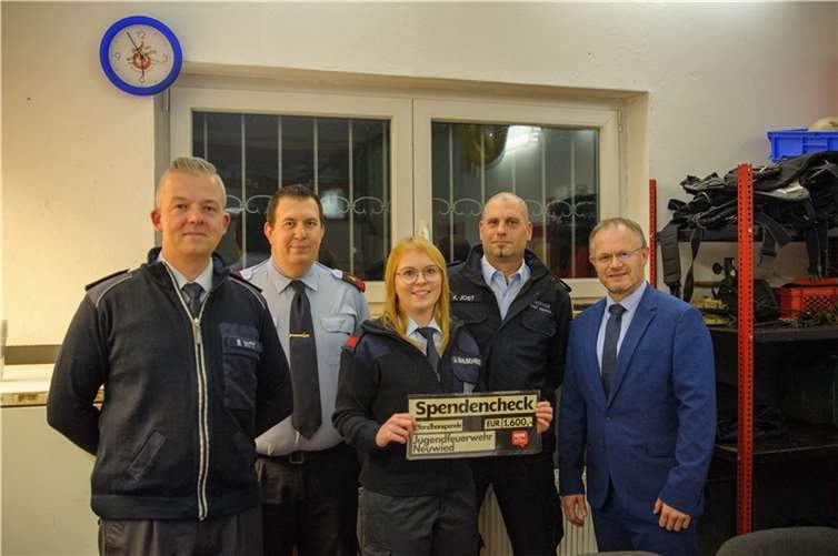 Oberbürgermeister Jan Einig betonte die Bedeutung der Jugendfeuerwehr für die Stadt Neuwied.  Foto: André Rühl