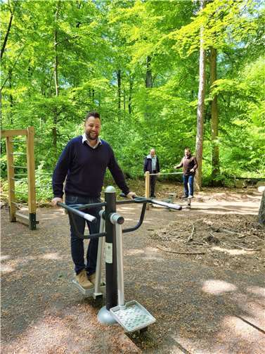 Oberbürgermeister Lennart Siefert ist begeistert von der Fertigstellung des neuen Bereichs.  Foto: Astrid Haderlein / Stadtverwaltung Lahnstein