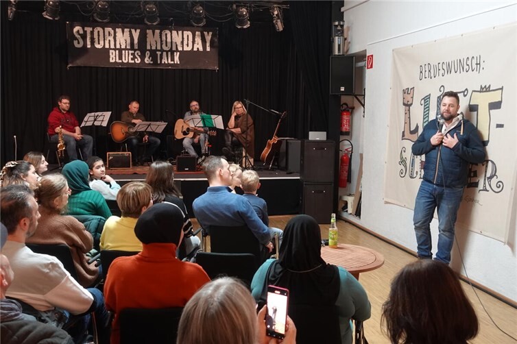 Oberbürgermeister Lennart Siefert während seiner Ansprache. Fotos: Nasstaran Houshmand / Stadtverwaltung Lahnstein