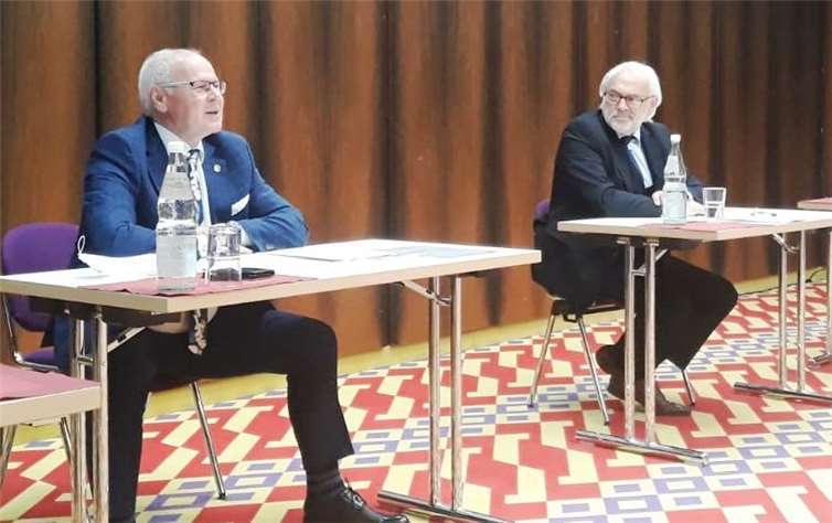 Oberbürgermeister Peter Labonte und RKK-Präsident Hans Mayer. Foto: Karl Krämer / Stadtverwaltung Lahnstein