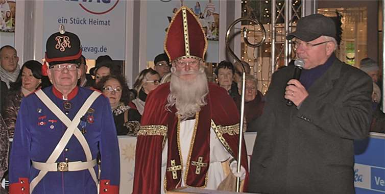 Oberbürgermeister Prof. Dr. Hofmann-Göttig (1.v.l.) bei der Eröffnung desKoblenzer Weihnachtsmarktes 2013 Udo Stanzlawski