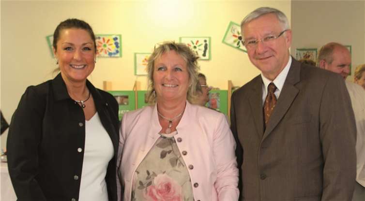 Oberbürgermeister Prof. Dr. Joachim Hofmann-Göttig, Staatsministerin Irene Alt, Bündniskoordinatorin Minka Bojara. privat