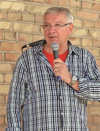 Oberbürgermeister Prof. Dr. Joachim Hofmann-Göttig sprach den Mitarbeitern seine Anerkennung für deren Arbeit aus. ND