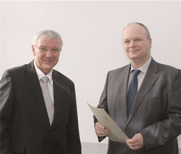 Oberbürgermeister Prof. Dr. Joachim Hofmann-Göttig stellte Thomas Schleiffer (r.) als neuen Leiter des Koblenzer Rechtsamtes vor. Stadt Koblenz