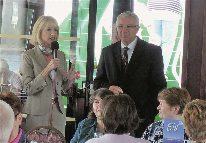 Oberbürgermeister Prof. Dr. Joachim Hofmann-Göttig und Bürgermeisterin Marie-Theres Hammes-Rosenstein