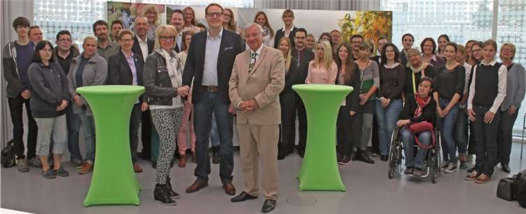 Oberbürgermeister Prof. Dr. Joachim Hofmann-Göttig (v.R.r.) führte den neuen Touristik-Chef in sein Amt ein. Mit vielen starken Mitarbeiterinnen und Mitarbeitern im Rücken übernimmt Claus Hoffmann (v.R.M.) die Aufgabe als Werkleiter. Ihm zur Seite steht Romy Zahren (v.R.l.) als stellvertretende Werkleiterin. Stadt Koblenz