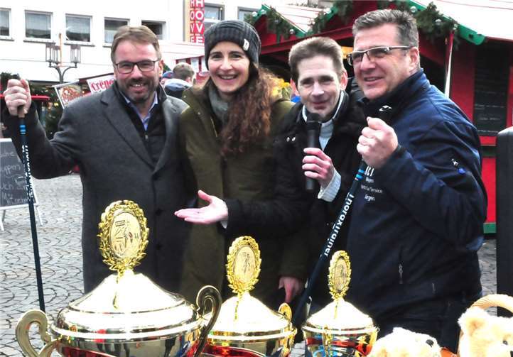 Oberbürgermeister Wolfgang Treis, Krumholz Vertreterin Kerstin Degen, Moderator Martin Bremer und Jürgen Nett.