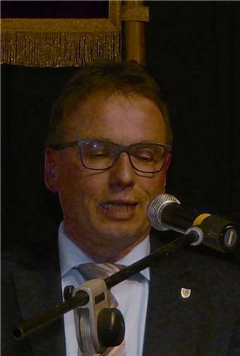 Oberbürgermeister Wolfgang Treis bei seiner Rede anlässlich der Jahreshauptversammlung der Freiwilligen Feuerwehr Mayen.