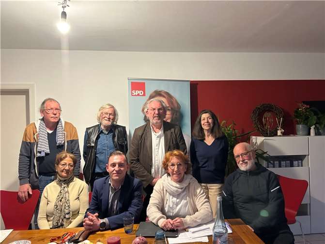 Obere Reihe: Dietmar Sindermann, Rolf Plewa, Christian Radtke, Motee Spanier - unten: Manigeh Agai Soltani, Yanick Schmitz, Susanne Müller und Reinhold Viehoff. Foto: Lisa Fischer