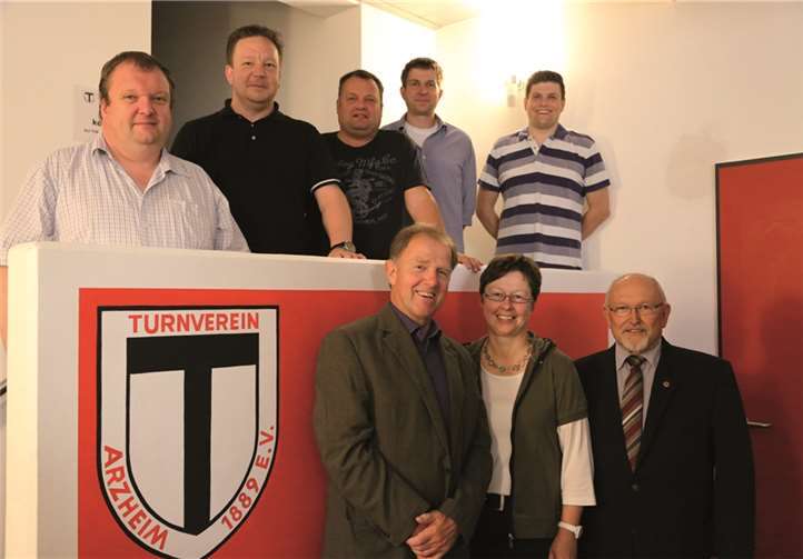 Obere Reihe (v.l.) Uwe Münch, Swen Zimmermann, Stefan Merz, Christoph Redelbach und Andreas Busch - vordere Reihe (v.l.) Erster Vorsitzender Wolfgang Hofmann, Ute Klöckner und Ehrenvorsitzende Gert Wilde PSM