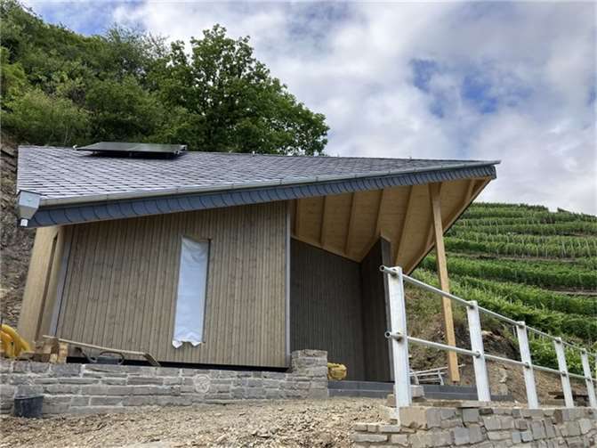 Oberhalb der Walporzheimer Weinberge entsteht die neue Gedenkstätte.  Foto:privat