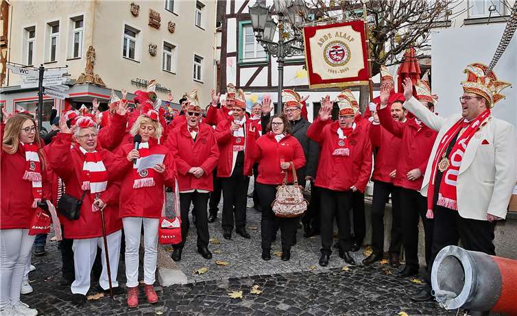 Obermöhn Andrea Thon-Stein verkündet mit „Jubel,Trubel,Heiterkeit,KG wird 60, wir sind bereit“ das Motto der Bottermaats Möhne.Fotos: SES