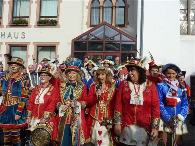 Obermöhn Beatrix I. begrüßte die Narren.  Foto: privat