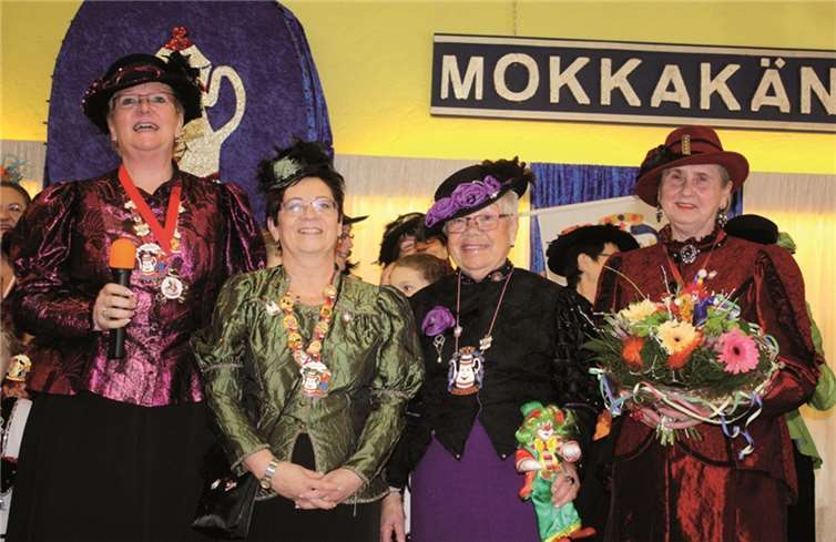Obermöhn Elke Köster (l.) und ihre Vorgängerin Anita Zimmermann flankierten Elisabeth Kaselow und Geburtstagkind Carmen Stockhausen. DL