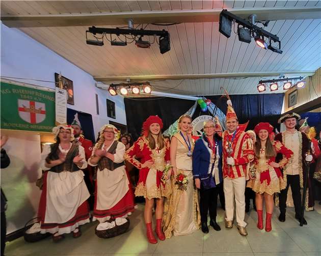 Obermöhn Margret Zenz – flankiert von den Koblenzer Tollitäten. Fotos: PSM