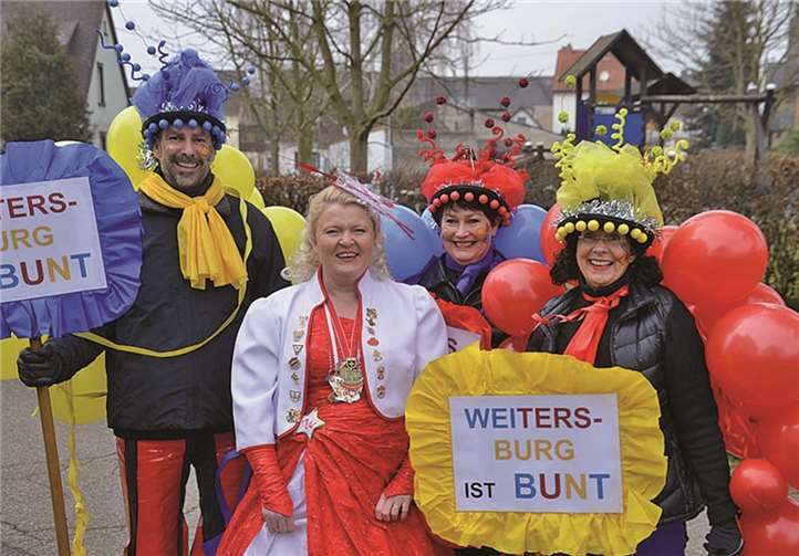 Obermöhn Ursel mit der Gruppe Thomanek, die mit ihrem Motto „Weitersburg ist Bunt“ in diesem Jahr den Umzug anführte.