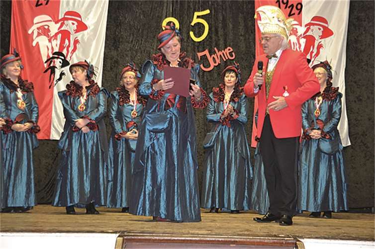 Obermöhne Renate Weber wurde geehrt durch Hans Meyer von RKK. privat