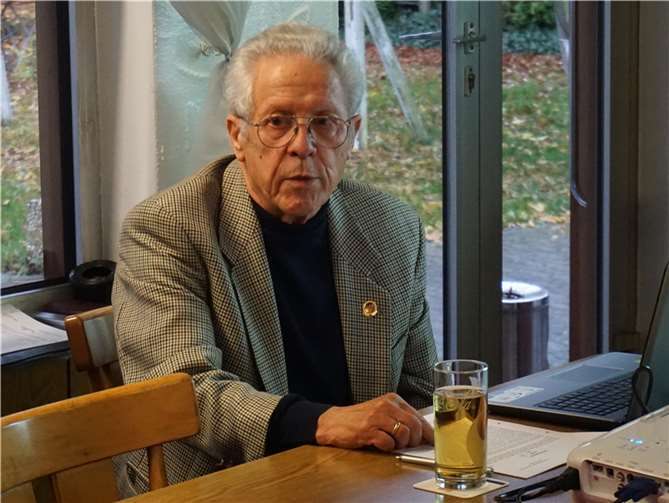 Oberst a.D. Hans-Wilhelm Möser referierte zu dem Thema „Die Varusschlacht und Herman der Cherusker“.Foto: Hans-J. Unger