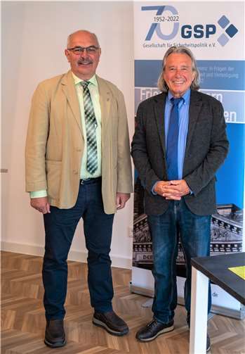 Oberst a.D. Schmidhofer und Prof. Dr. Jäger.  Foto: Elmar Gafinen