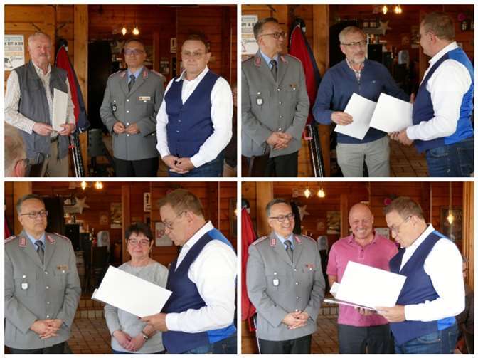Oberstleutnant Schwab (in Uniform) und R. Schmelzer ehren Vorstandsmitglieder: oben v.l. Günter Schwarz und Franz Maurer - unten v.l.n.r: Petra Schwarz und Jürgen Schumacher. Fotos: Schumacher/Maurer