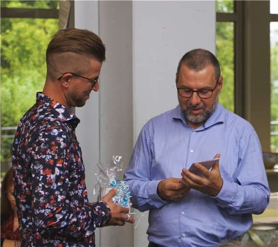 Oberstudienrat Oliver Kugel (li.) wechselt an das Gymnasium in Trier.