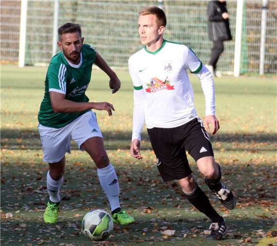 Oberzissens Stürmer John Marc Schneider (re.) ging trotz starker Leistung gegen Eich leer aus.Claus Deptalla