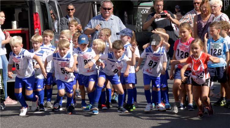 Obligatorisch ist der Staffellauf bei der Eröffnung.