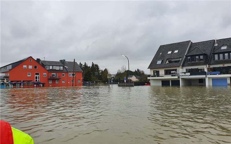 Obwohl das Hochwasser moderat verlief, waren einige Bürger durch das Wasser abgeschnitten. Fotos: privat