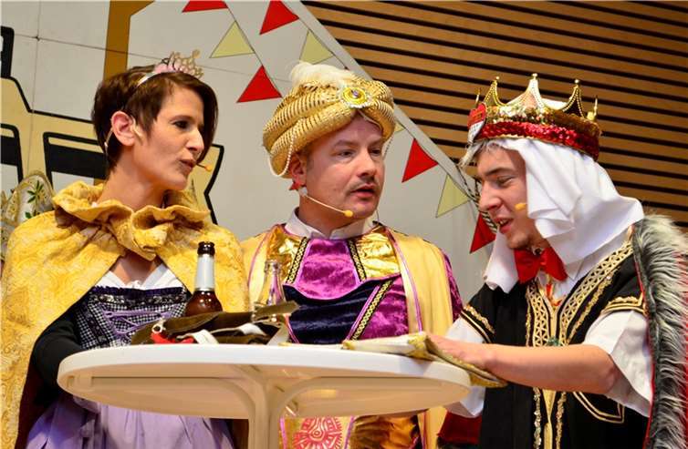 Obwohl die Krippe war so nah, sie verloren schon wieder einen an der Bar, hieß es beim Elferratsauftritt.