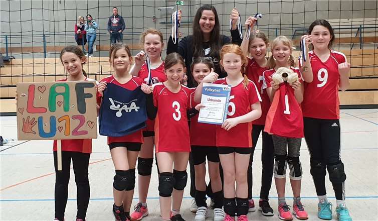 Obwohl sie einige Niederlagen im Turnier einstecken mussten, freuten sich die Sinzigerinnen am Ende über Gesamtrang 3 und die Qualifikation zur Rheinland-Pfalz-Meisterschaft. Foto: privat