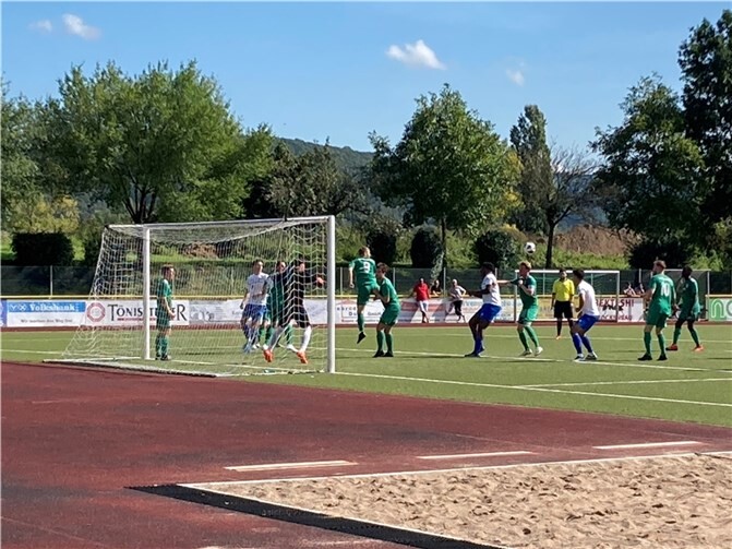 Obwohl sie zahlreiche Chancen erspielten, gelang es den Gastgebern zunächst nicht, den Ball ins Tor zu befördern.  Foto: privat