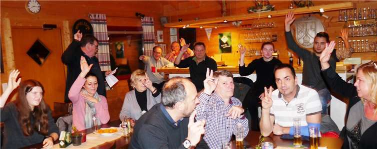 Obwohl viele Tagesordnungspunkte zu besprechen waren und der neue Vorstand gewählt werden musste, konnte die Jahreshauptversammlung des TC Steimel zügig abgewickelt werden.Dietrich Rockenfeller/TC Steimel