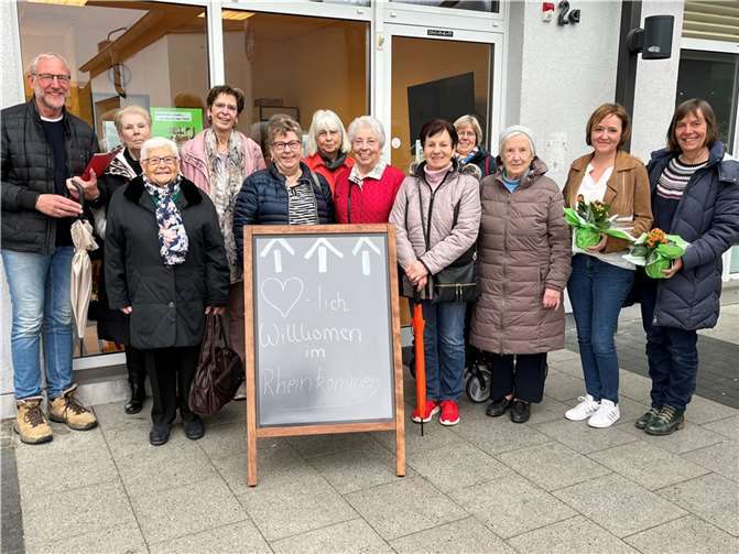 „Oedingen“ beim Besuch des Ehrenamtszimmers „r (h) einkommen“…  Foto: 60-Plus-Busfahrer Hr. Schulz
