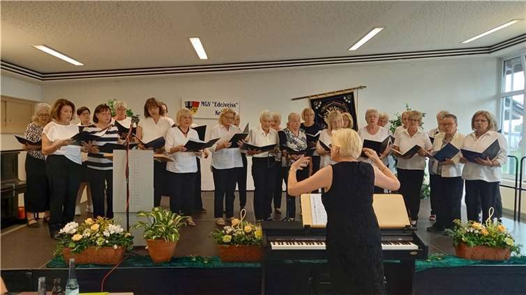 Öffentliche Einladung: „Singen Sie sich in die Weihnachtsstimmung – ganz ohne Vorkenntnisse“. Quelle: Frauenchor ‚Singiora‘