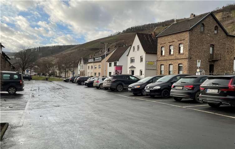 Öffentlicher Parkplatz am Adenbachtor.  Foto: ROB
