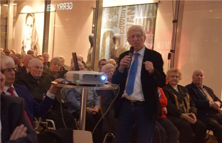 Öko-Visionär Dr. Franz Alt zog die Gäste mit seiner leidenschaftlichen Rede in den Bann. UBU