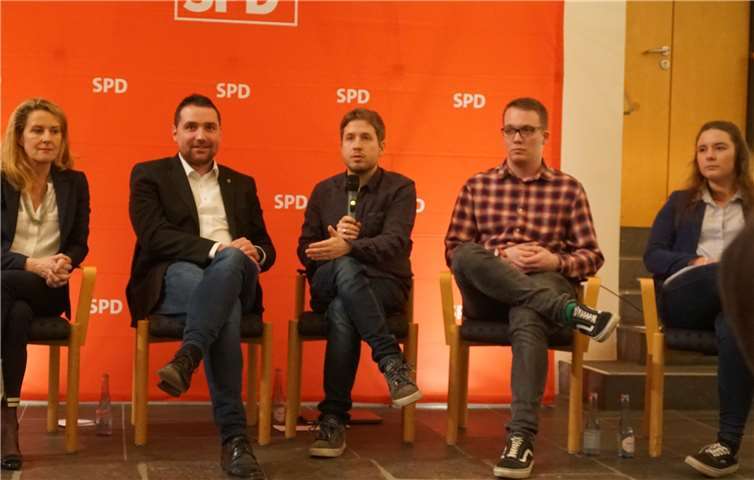 Offen diskutiert wurde in der Fragerunde mit Staatssekretärin Heike Raab, Landtagsabgeordneten Benedikt Oster, Kevin Kühnert, den Juso-Vorsitzenden Cochem-Zell Theresia Göbel, Jens Mindermann.privat