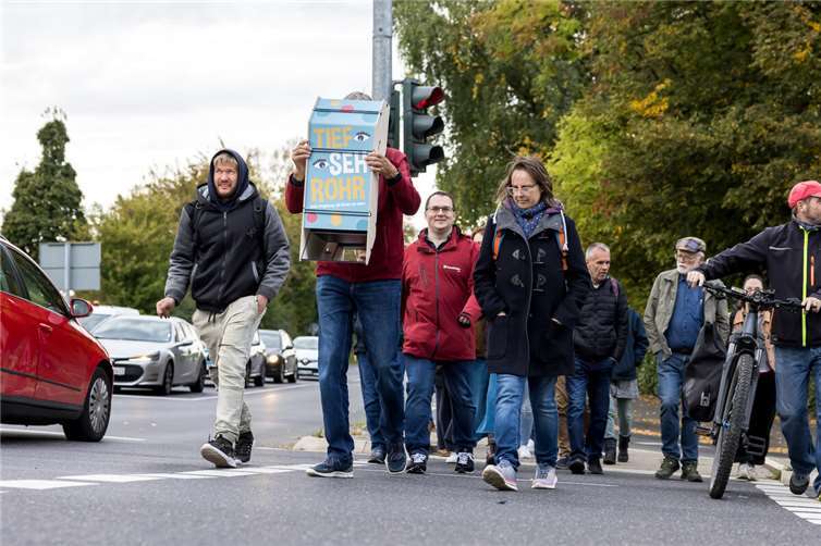 Offensichtlich hatte sich herumgesprochen, dass etwas Gutes im Gange ist, denn die Bürgerbeteiligung an der zweiten Begehung im Rahmen des Fußverkehrs-Checks übertraf die Vorangegangene deutlich. Foto: Gemeinde Wachtberg