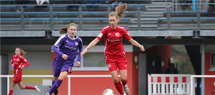 Offensivspielerin Kristin Rubröder hatte gegen die starken Gäste der SGS Essen zumeist einen schweren Stand. Foto: Guido Kölzer