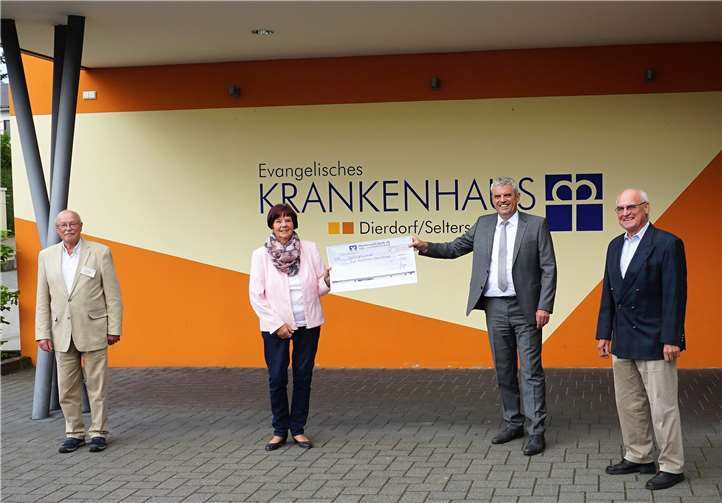 Offizielle Scheckübergabe.Foto: privat