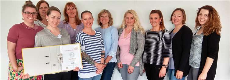 Offizieller Start der SunPass-Aktion in der Region Nordrhein: Teilnehmerinnen seitens der Krebsgesellschaft NRW, der IKK classic und aus den Kindertagesstätten.