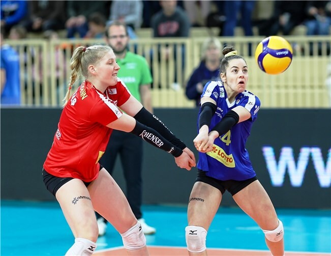 Oft war die Neuwieder Defensive sehr unkoordiniert.  Fotos: Tobias Jenatschek