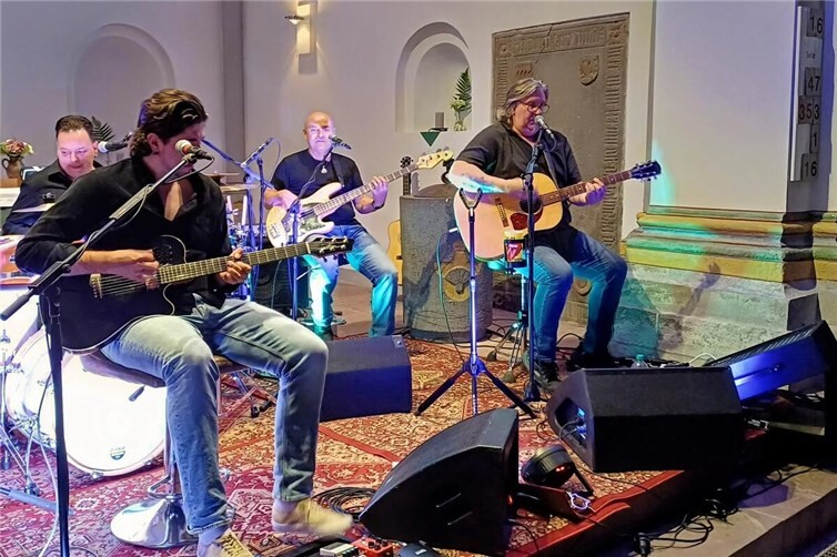 „Ohne Filter“ beim Konzert in der Evangelischen Kirche in Niederbieber.  