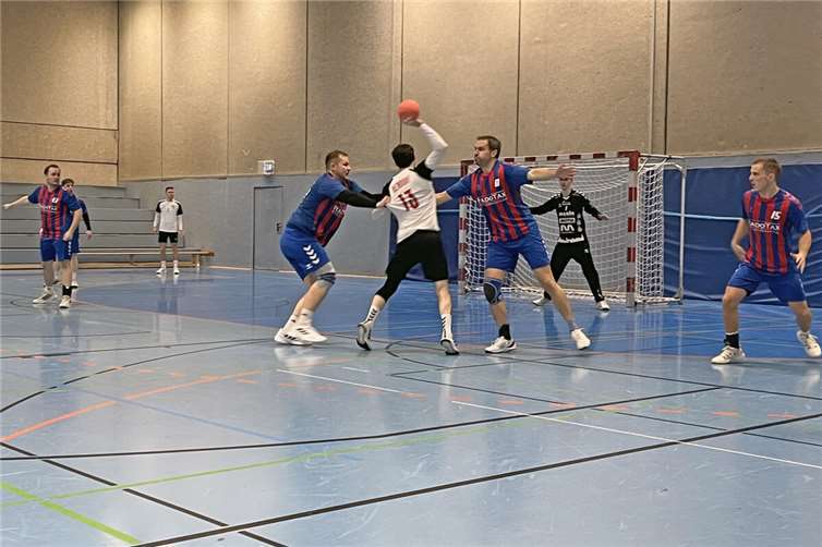Ohne den verletzten Spielertrainer und Toptorjäger Dominik Boos ging die Dritte in die Partie. Foto: HBMU