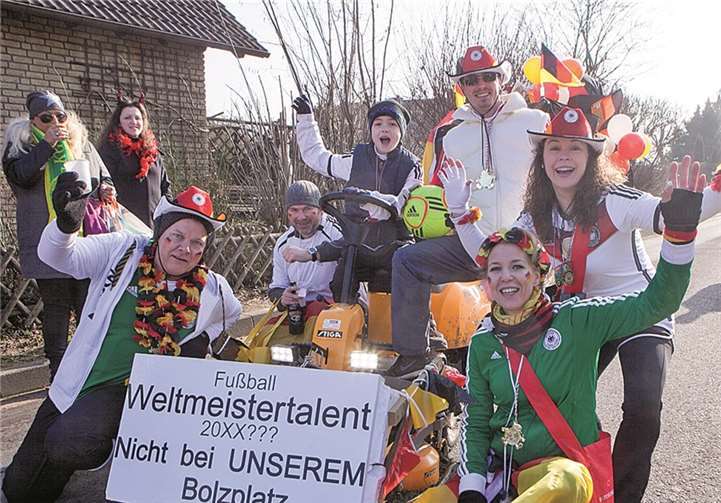 Ohne gescheiten Bolzplatz gibt es kein Fußballtalent aus Eckendorf, davon war diese Gruppe überzeugt.