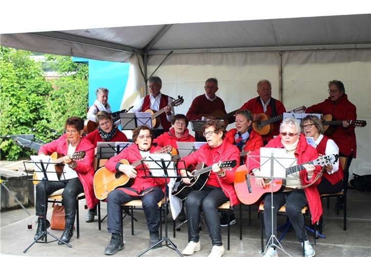 Ohne sie kein Weinfrühling: die Gitarrengruppe Dernau. 